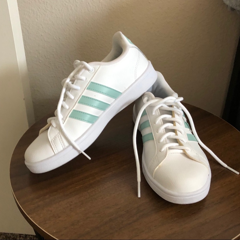 Adidas Sneakers